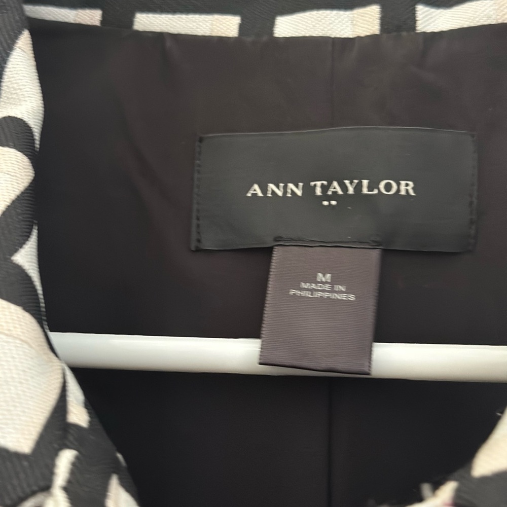 Ann Taylor Top Coat. Women Size Medium. - Picture 4 of 6